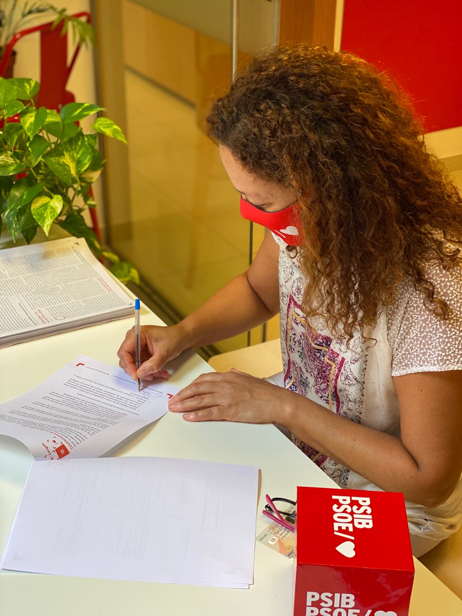 CatalinaClader1's tweet photo. Em fa molta il.lusio contar-vos que present la meva candidatura per liderar els socialistes de Mallorca i contribuir amb humilitat a reforçar el projecte progressista d'aquesta terra.
Vos ho continuaré contant el proper dissabte 9 a sa Pobla. Vos hi esper! 🌹 https://t.co/R498OgplSR