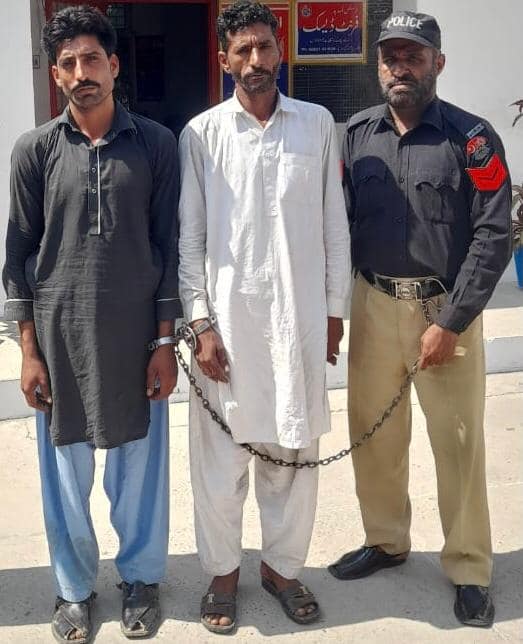 MirpurPolice's tweet photo. میرپور کے نواحی گاؤں خانپور میں ہونے والی مسلح ڈکیتی ٹریس، دونوں ڈاکو گرفتار، 02 پستول برآمد
15 لاکھ روپے مالیت کے زیورات اور نقدی برآمد، سرغنہ ڈاکوسابقہ 01 قتل اور 24 ڈکیتیوں میں بھی ملوث. https://t.co/oFHJpHQN9h