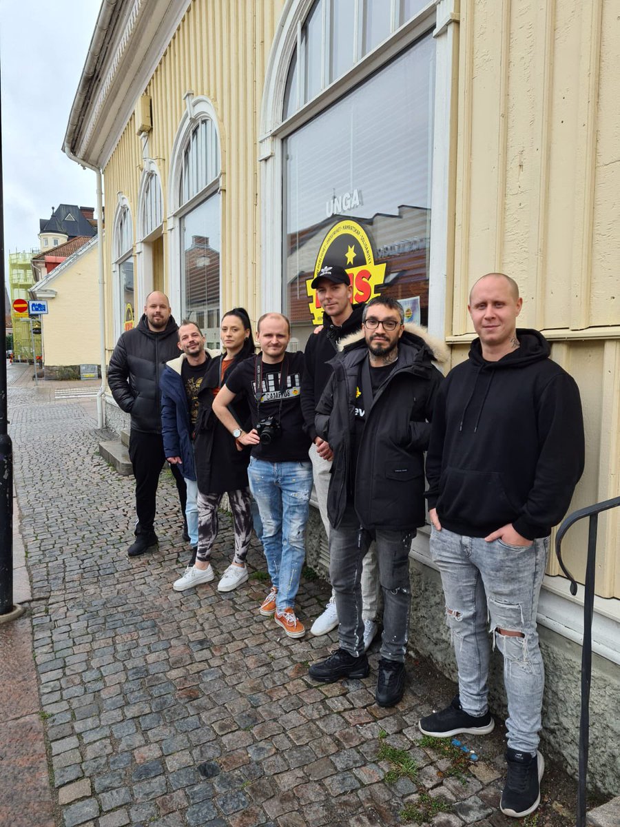 ungakris's tweet photo. Under helgen har vi haft styrelsemöte och bland annat tagit beslut om att precis som @RIKSKRIS lägga till en femte devis: #Jämställdhet! ♀ ♂️Det blev också en helg med härlig gemenskap mellan lokalföreningarna från Falkenberg, Gävle och Södertälje ❤️🤝#kamratskap #uppigen https://t.co/GCSGat5IXW