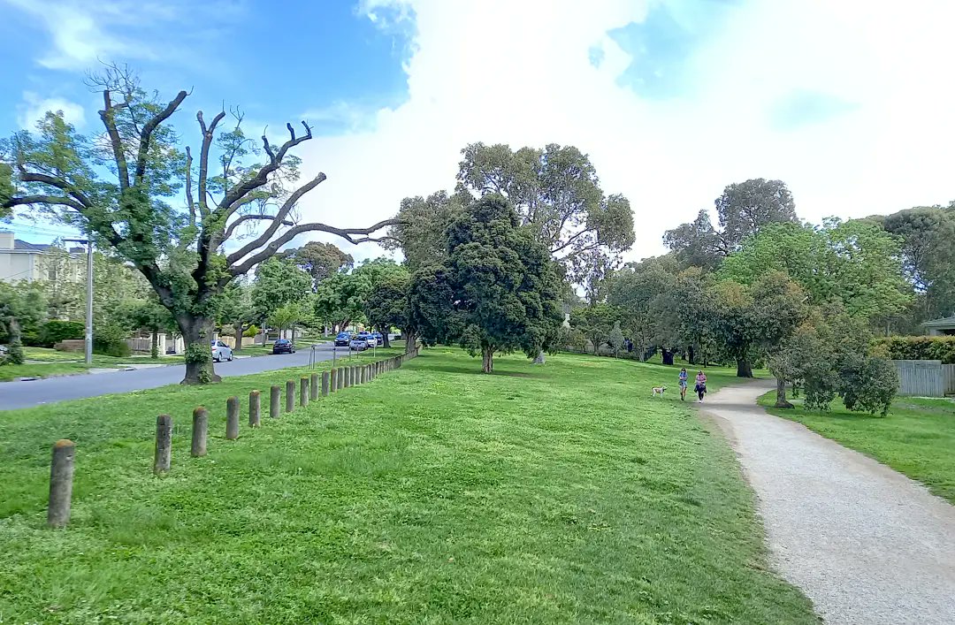 CJMurrumbeena's tweet image. Today's #LockdownWalk 
Ferndale Trail, Glen Iris 
#Melbourne