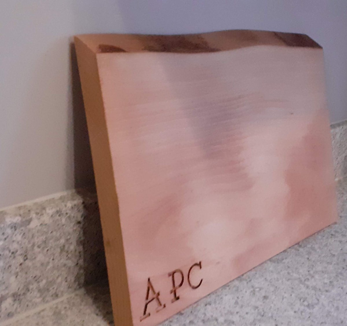 These live edge chopping boards look absolutely gorgeous with a personalised engraving. Here are some ideas:

🎅 Your children's handwriting
🎅 A personalised message 

Approx dimensions: 30cm x 20cm x 2cm.

From £20.00
#UKGiftAM #UKGiftHour #handmadegifts