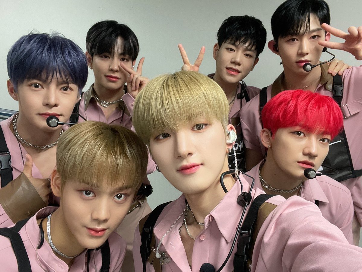 CIIPHERPH's tweet photo. [TWT/PIC] 20211003

[#CPR] CLUE! How was today's performance
They decorated the stage so well. We were so excited while doing it.😆 Our first week of promotions is over, so let's have fun for the rest of the time.~~❤️‍🔥❤️‍🔥💘💘
⠀
#CIIPHER #싸이퍼 https://t.co/AITXOhIkx2