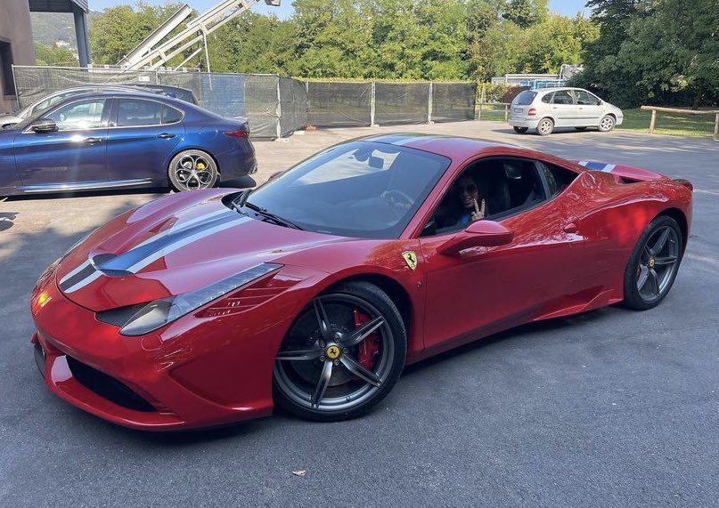 DeLUXE__Service's tweet photo. Ferrari a noleggio 
#noleggio #ferrari #lamborghini #deluxe #services #autonoleggio #patavino https://t.co/5SZnCLA9MH