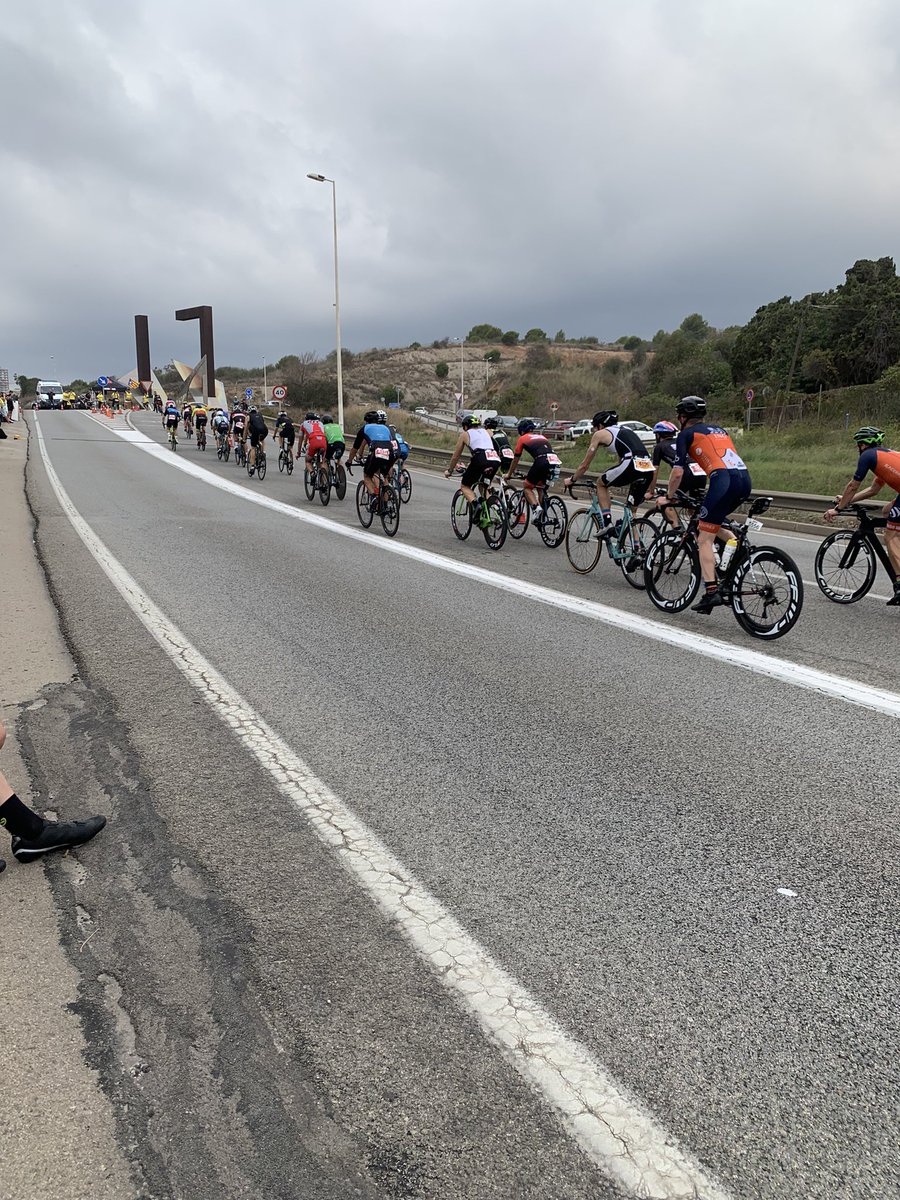 IronBolly's tweet photo. Los pelotones de siempre en #IMBarcelona https://t.co/sSURpt0K79