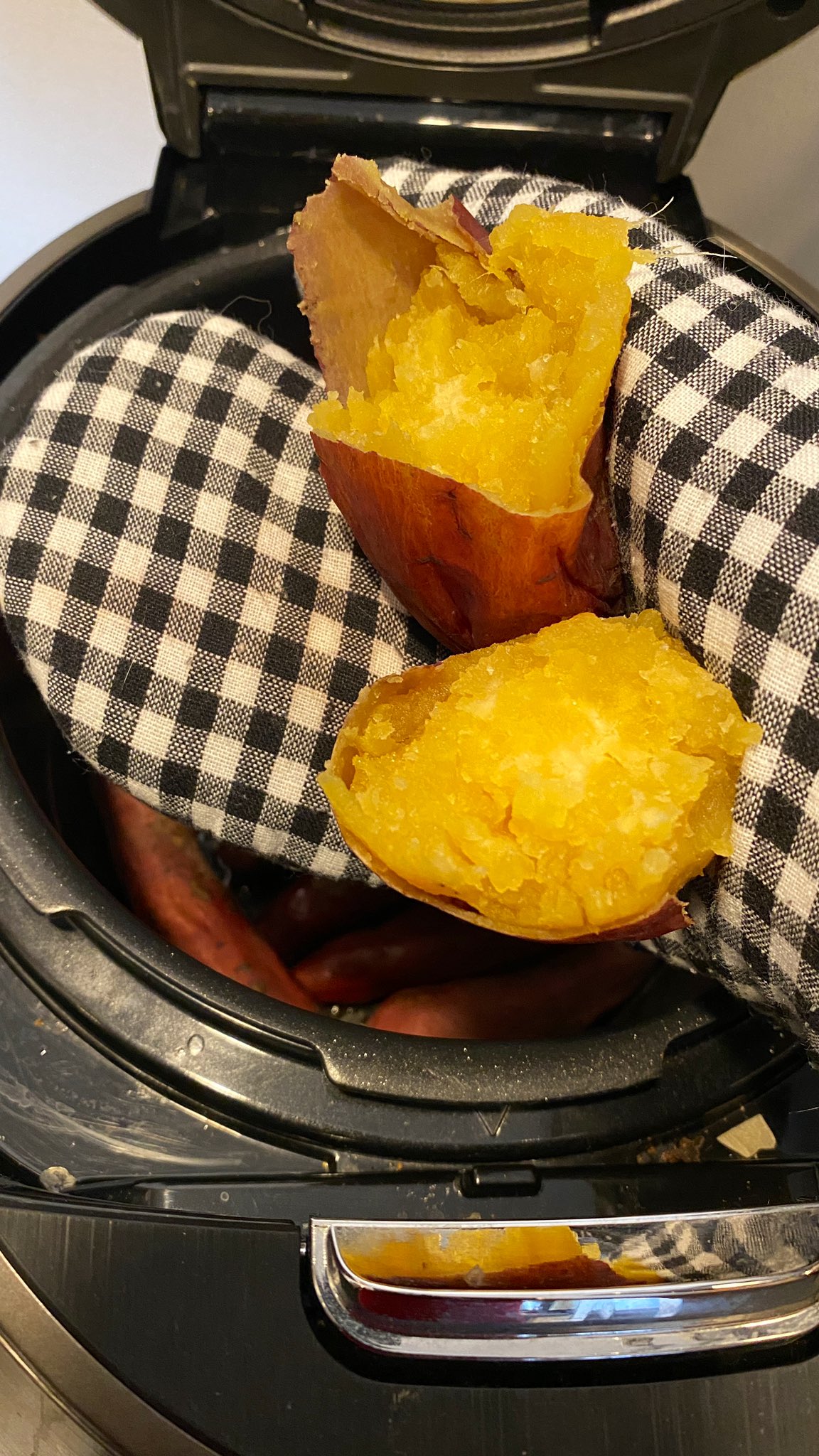 これはまた画期的 炊飯器で作る焼き芋 これは美味そう 話題の画像プラス