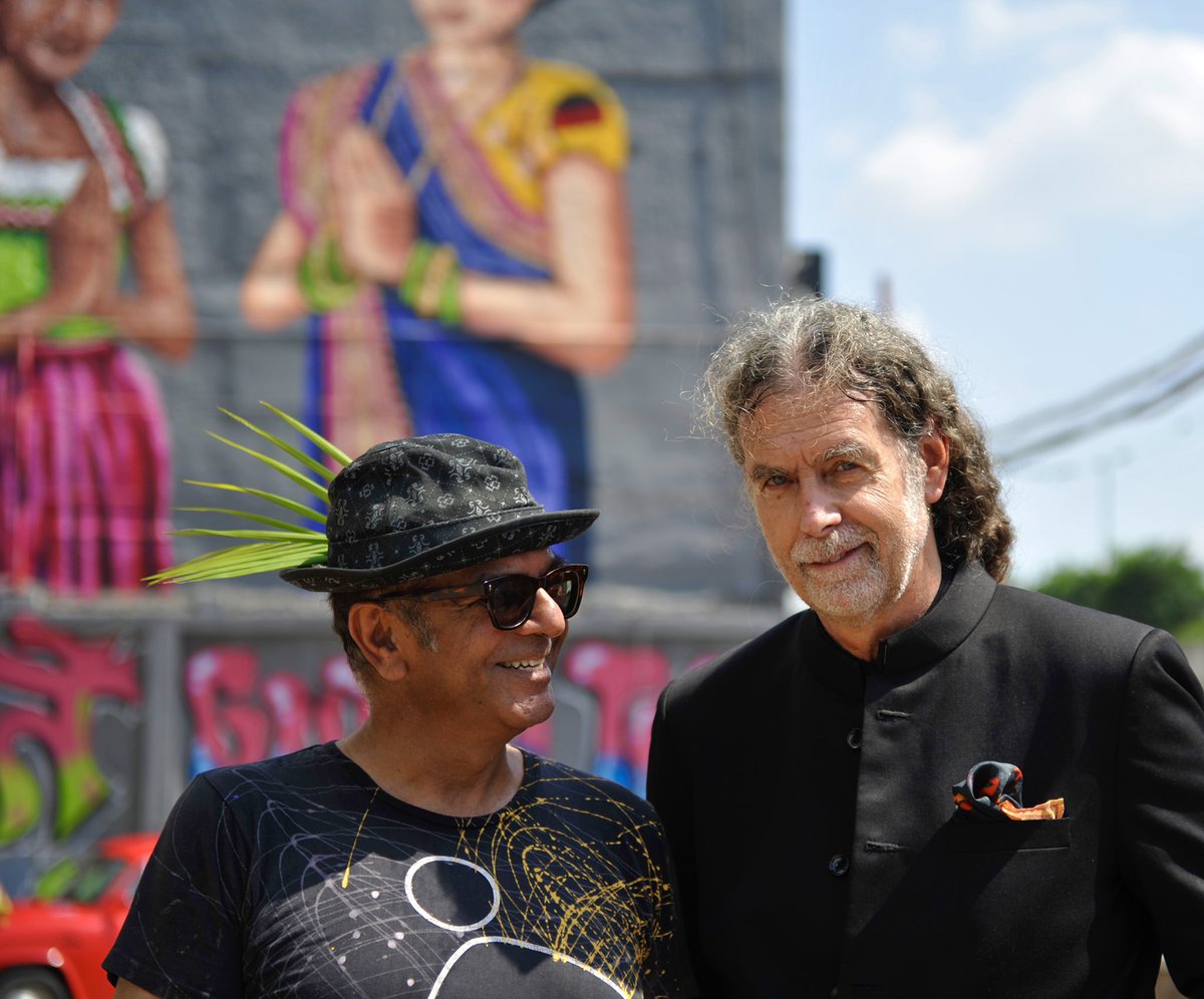 WalterJLindner's tweet photo. 31 years ago, GER became reunited, courageous people teared down Berlin Wall. Today, as COVID makes large celebrations still impossible, we unveiled symbolic street-art painting of IND-GER friendship on this wall in middle of Delhi. Thanks to @delhistreetart! Happy 3rd of Oct! https://t.co/hRBZ5KM68E