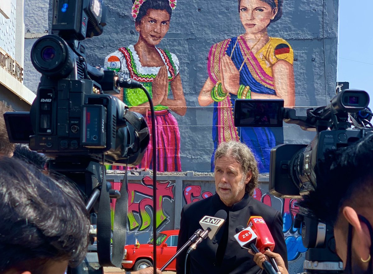 WalterJLindner's tweet photo. 31 years ago, GER became reunited, courageous people teared down Berlin Wall. Today, as COVID makes large celebrations still impossible, we unveiled symbolic street-art painting of IND-GER friendship on this wall in middle of Delhi. Thanks to @delhistreetart! Happy 3rd of Oct! https://t.co/hRBZ5KM68E