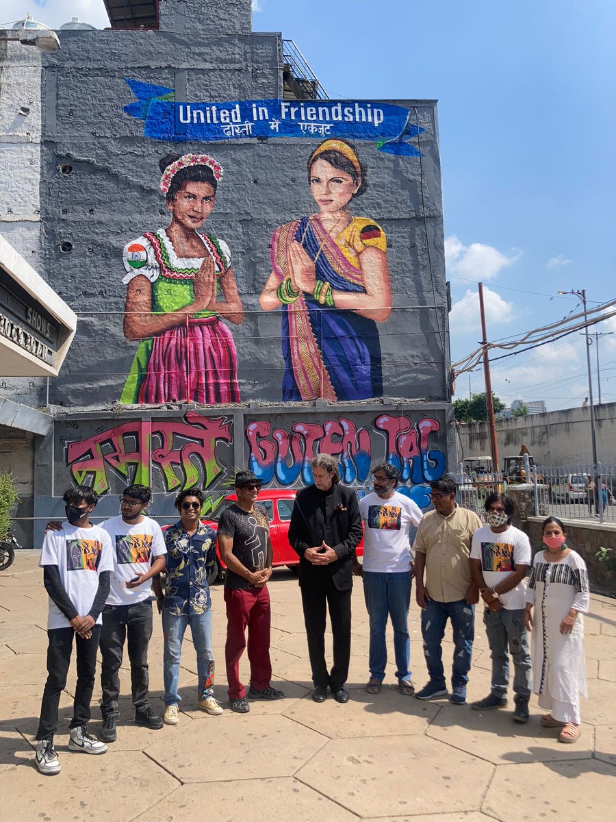 WalterJLindner's tweet photo. 31 years ago, GER became reunited, courageous people teared down Berlin Wall. Today, as COVID makes large celebrations still impossible, we unveiled symbolic street-art painting of IND-GER friendship on this wall in middle of Delhi. Thanks to @delhistreetart! Happy 3rd of Oct! https://t.co/hRBZ5KM68E