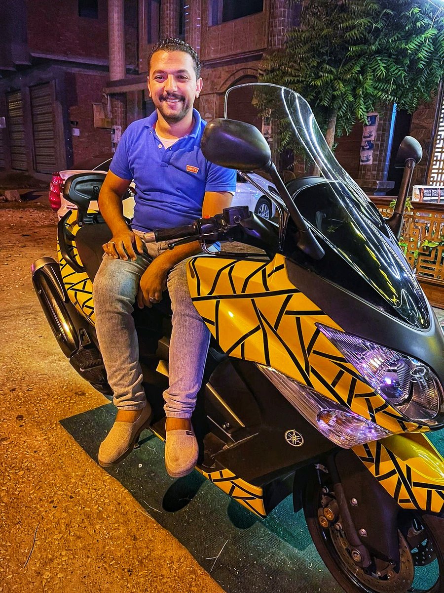 ERa7mo's tweet photo. انا من بعيد بتشاف وانت مهما قربت شفاف🤙🏻 https://t.co/xSGVVsdzjT