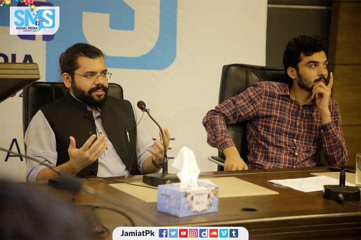 JamiatPK's tweet image. Mr. @miqazi (Social Media Activist) Addressed the participants of #SMS2021 on topic of How to combat disinformation on Social Media Platforms? 
Mr. @AadilFiaz (Spokesperson IJT ) Presented Shield to our guest Mr. Ibrahim Qazi.
#SMS2021 #JamiatPK #pakistan
