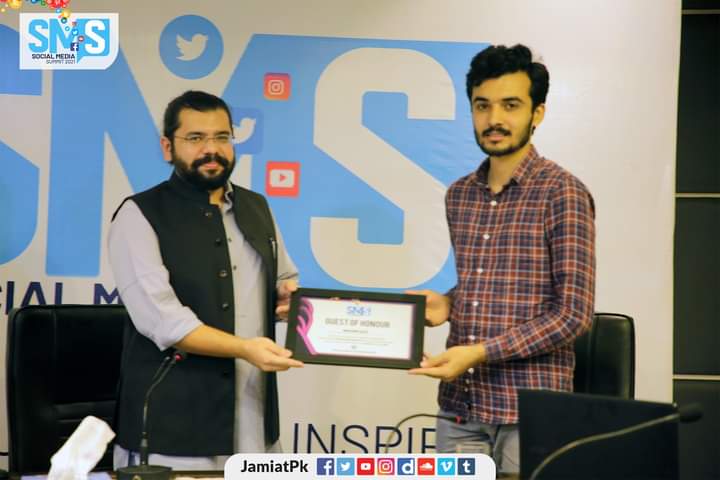 JamiatPK's tweet image. Mr. @miqazi (Social Media Activist) Addressed the participants of #SMS2021 on topic of How to combat disinformation on Social Media Platforms? 
Mr. @AadilFiaz (Spokesperson IJT ) Presented Shield to our guest Mr. Ibrahim Qazi.
#SMS2021 #JamiatPK #pakistan