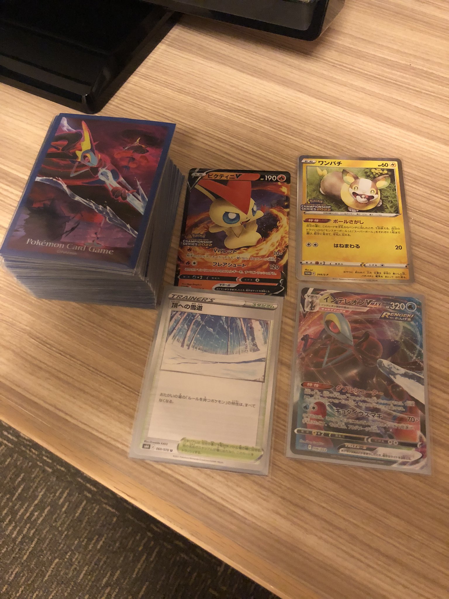 栗原 類 Louis Kurihara 戦績と対面です 朝からずっとポケモンカードやってましたが 全く疲れてません チャンピオンズリーグ初参加で完走できたのが嬉しいです デッキ内容も載っけます 良ければ参考にしてください 5枚スタジアム構成でうねり