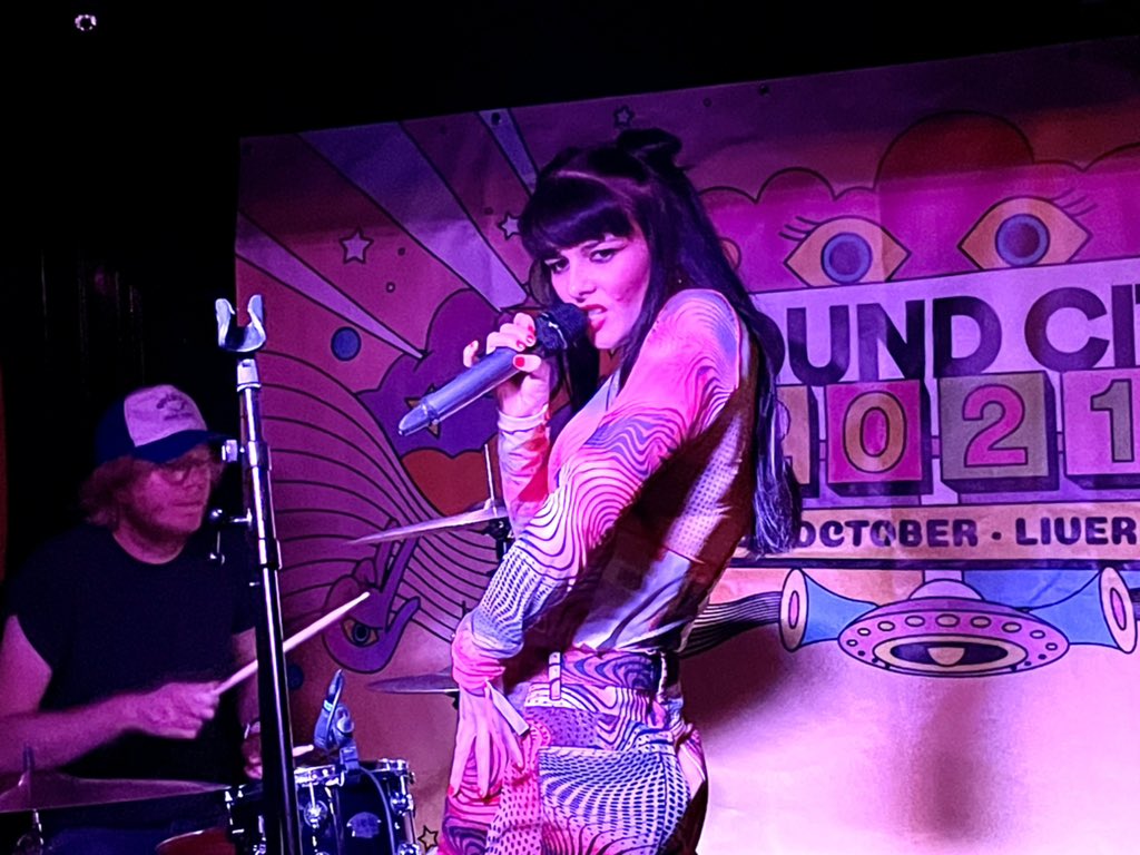 After yesterday when The Jacaranda was running late, today it seems to be trying to make amends by running early at <a href="/SoundCity/">Liverpool Sound City</a> 🤷🏼‍♂️ Luckily I got there early - but for anyone getting there on time you’ll have got 6 minutes of <a href="/DollieDemi/">Dollie Demi</a>’s 5 song punkish set.