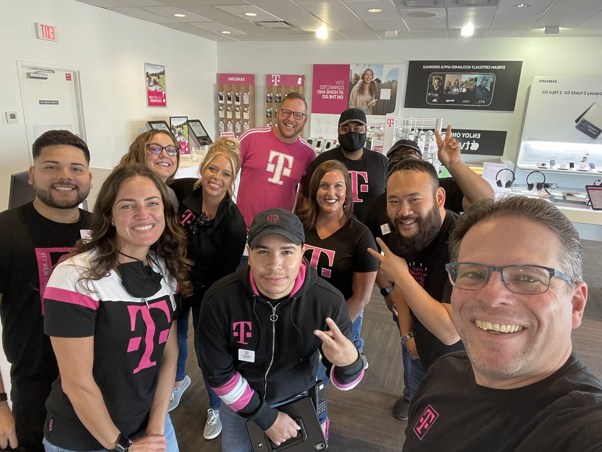 RJGomezIII's tweet image. What a great time meeting some of our Indy Teams and recognizing some of our best! Thank you for everything you do for our company. See you again soon! #MidwestMagic @TracyNolan_ @JonFreier
