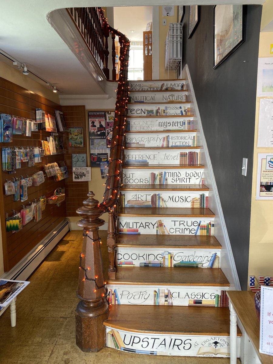 Love the staircase (and books!) at Edgartown Books! ❤️📚#independentbookstores #indiebookstores