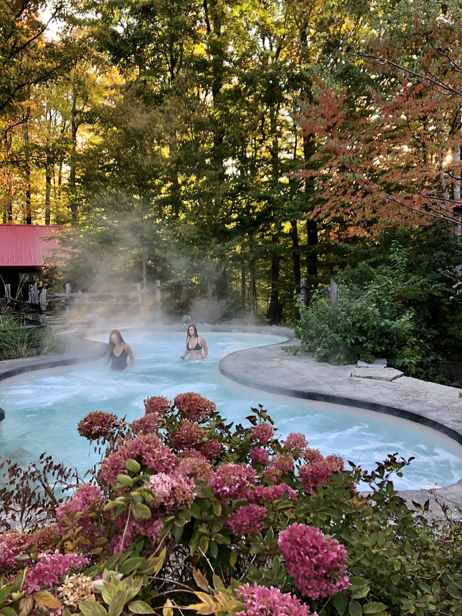 ScandinaveBlue's tweet photo. October is a perfect time for a fall getaway. Treat yourself to a special escape in colourful outdoor setting. Continued reduced capacity ensures space to safely relax. Reserve your overnight stay and guaranteed #Baths access: https://t.co/3uVzLTQ0Wn #shhhrelax #spapackages https://t.co/r33ugmACVi