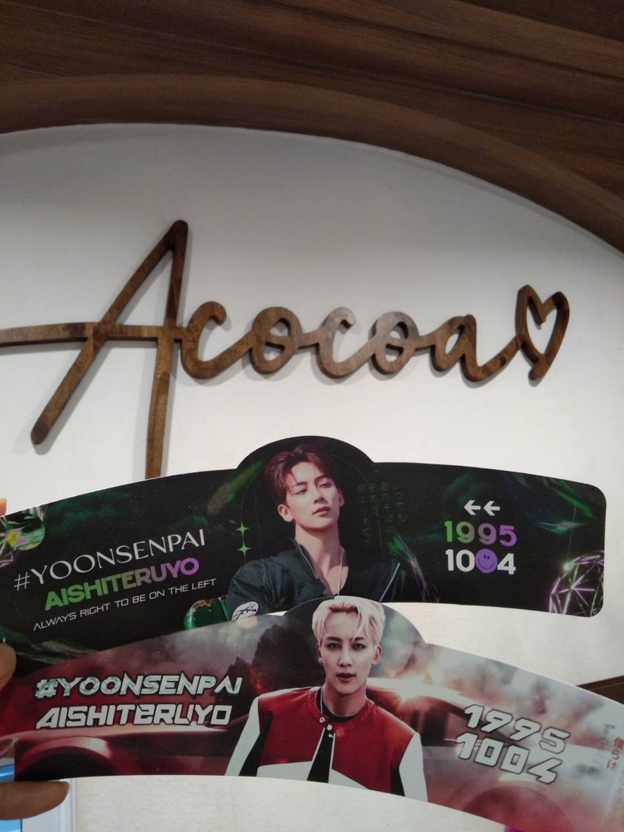 AcocoA100's tweet photo. โปรเจค #YoonSenpaiAishiteruyo 💕 เริ่มแจกพรุ่งนี้ที่อะโกโก้คาเฟ่นะคะ หากไม่สะดวกมารับที่หน้าร้าน สั่งแกร็บ/แพนด้า ระบุมาในช่องคอมเมนท์ได้เลยนะคะ 😄 #acocoaupdate https://t.co/eeCpPt7Rod