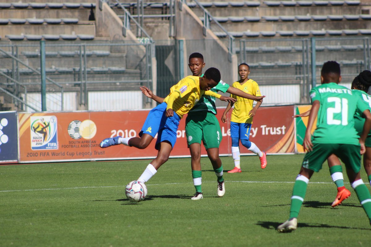 HollywoodbetsSL's tweet photo. Halftime score update in #HollywoodbetsSuperLeague @SundownsLadies 1 ⚽️ Thalea Smidt (45') - 0 @BFNCelticLadies https://t.co/56XLGrhaRh