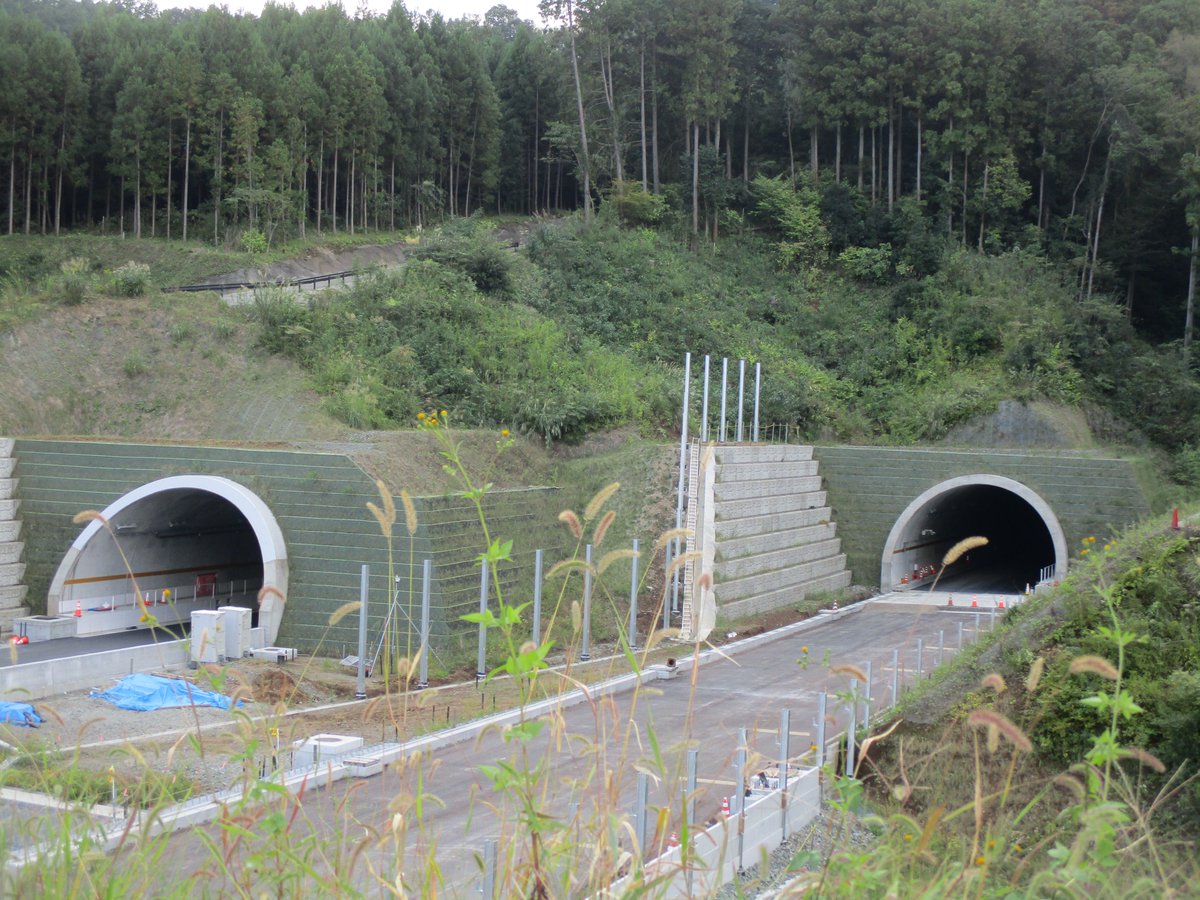 pirosuke2011's tweet photo. 新東名秦野/小原TN
小原TN東坑口
新東名愛知県区間を思い出し震えが止まらなかった･･･
6車線化どうすんだ？
もうダメだ･･･おしまいだ･･･ https://t.co/iOOGYZGIfX