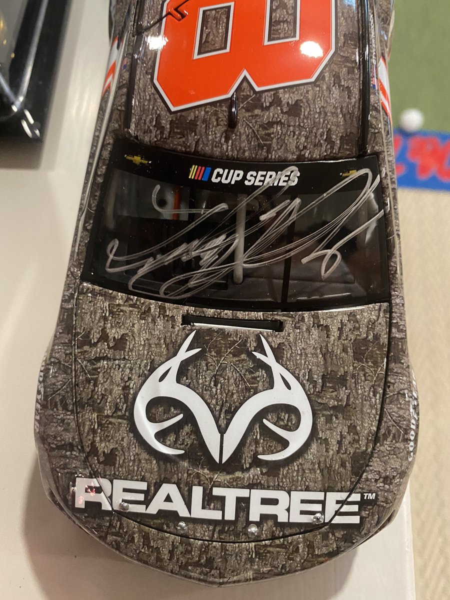 RACE DAY! 🏁 I’m going to give away 10 SIGNED @TylerReddick diecast @Realtree cars and you have to RT for a chance to win. I’ll choose all the winners after the race today.