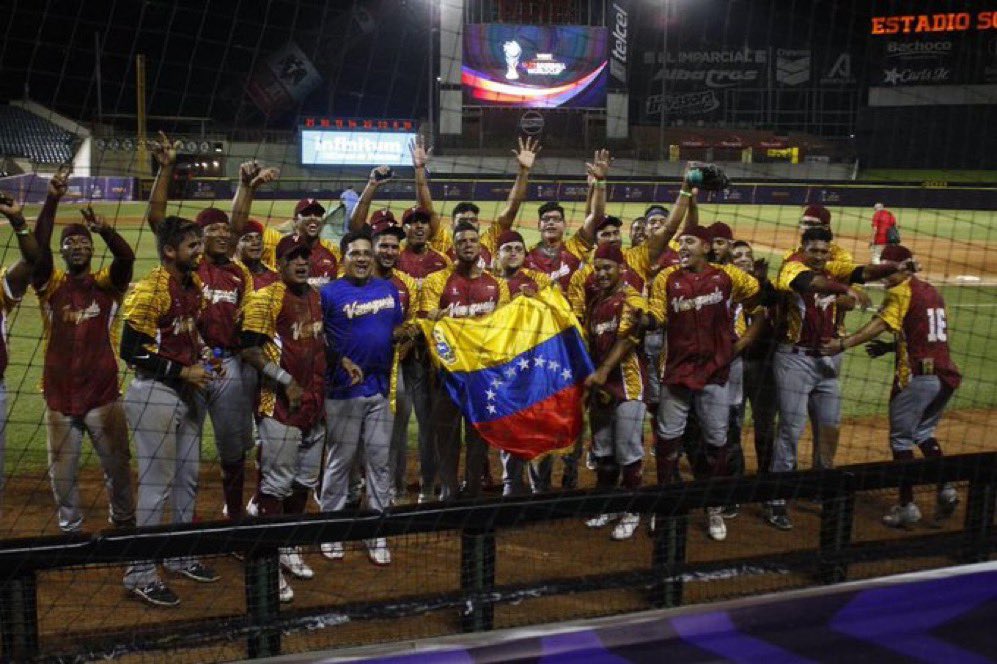 pinfantea's tweet photo. ¡Amanecemos con buenas noticias! 👏🏽🇻🇪🤩

Nuestros muchachos de la selección nacional de Béisbol ⚾️, ganan la final 4 a 0 a México y se coronan CAMPEONES en el Mundial de Béisbol U23. 

¡Felicidades! @TeamBeisbolVe 🎉🇻🇪👏🏽🥇🏆 @NicolasMaduro https://t.co/iIPBmUWDt4