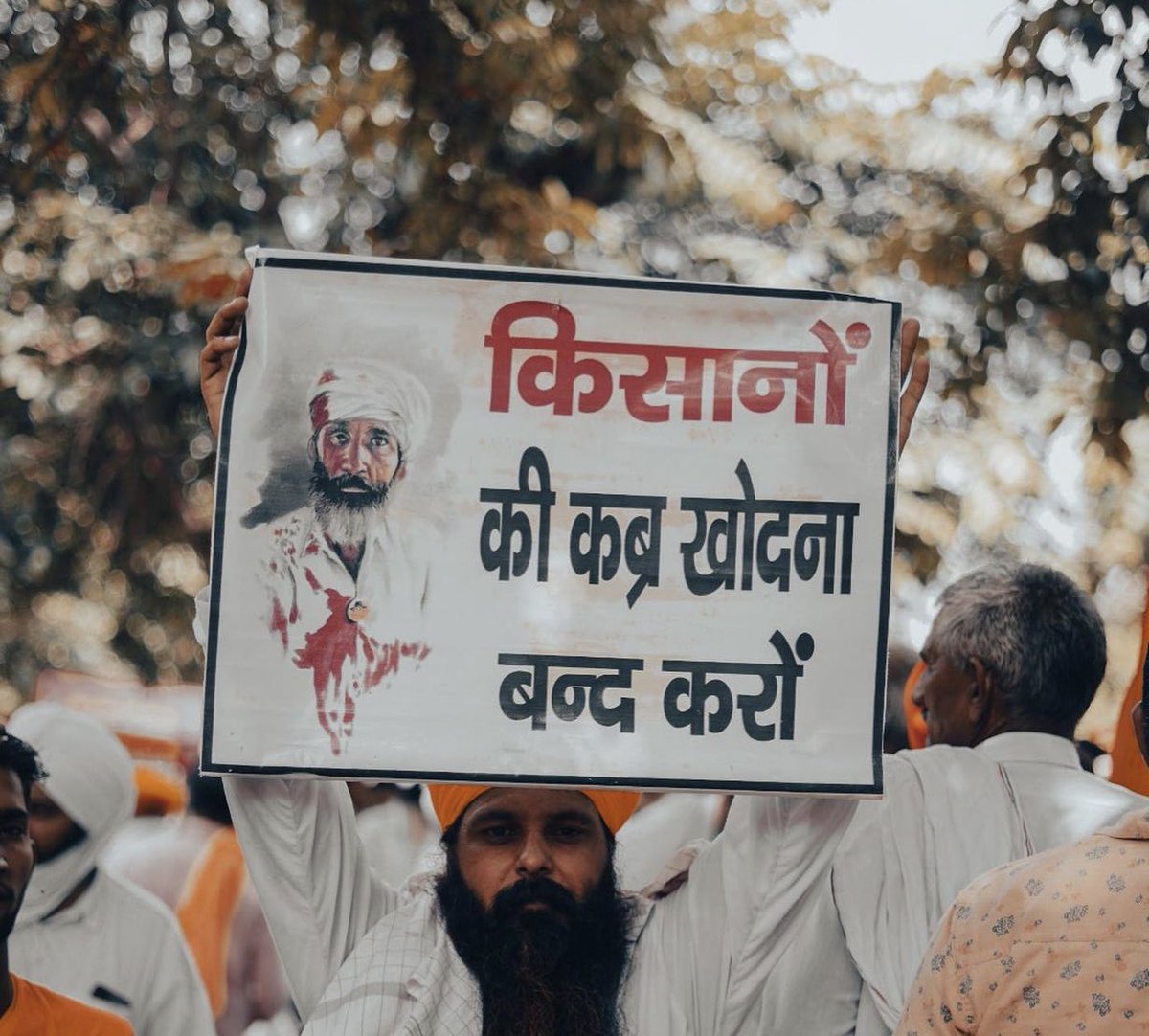 manishmaadam's tweet image. #लखीमपुर_किसान_नरसंहार  #Lakhimpur, the son of a union minister drove a car on the farmers from behind, killing 3 farmers and seriously injuring 8 farmers. This attack on farmers is no less than a terrorist attack.
This is murder!!!! 😔
#लखीमपुर_किसान_नरसंहार 
#lakhimpur