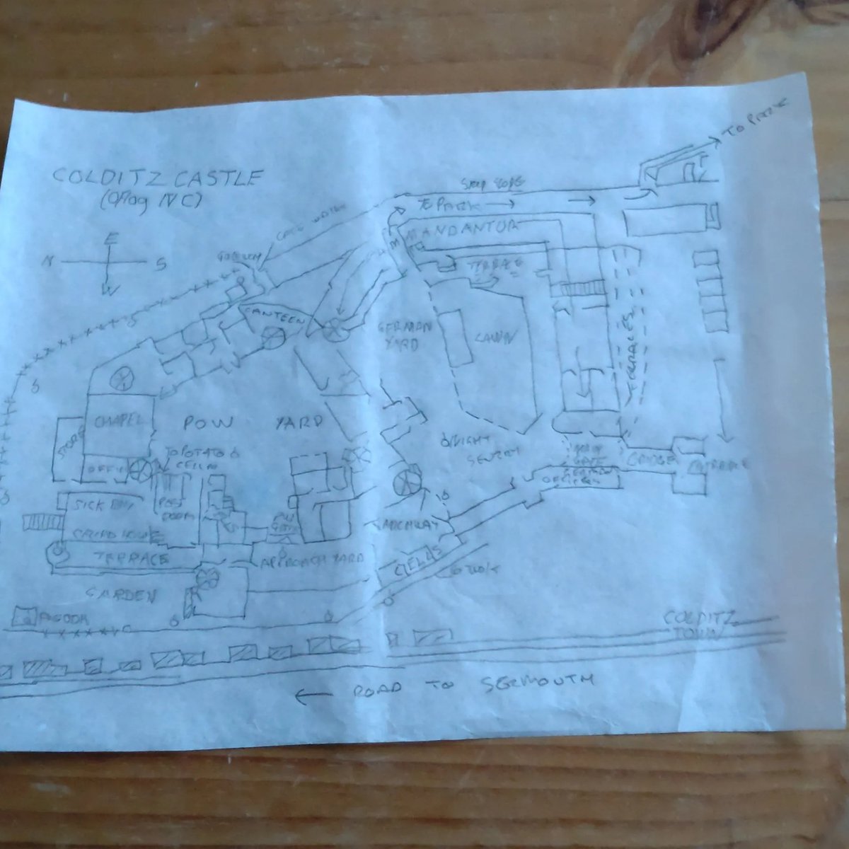 woodymsi's tweet photo. @RBLWarwickPoppy @FatSnags That would be a fantastic idea @FatSnags what you think? #fatsnagshotdogs 🌭 #escapefromcolditz2021 hot-dog 🌭 https://t.co/urgIpjeyDb