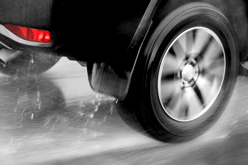 TrafficWalesS's tweet image. Aquaplaning or hydroplaning is the loss of grip as water is pushed between your tyres and the road. 

To avoid it happening, slow down in wet conditions &amp;amp; regularly replace your tyres. 

#ReadyForWinter #TyreSafetyMonth