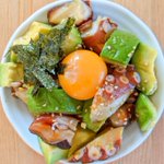 2つの異なる食感がとっても良く合いそう!アボカド&タコを使ったユッケ風レシピ!
