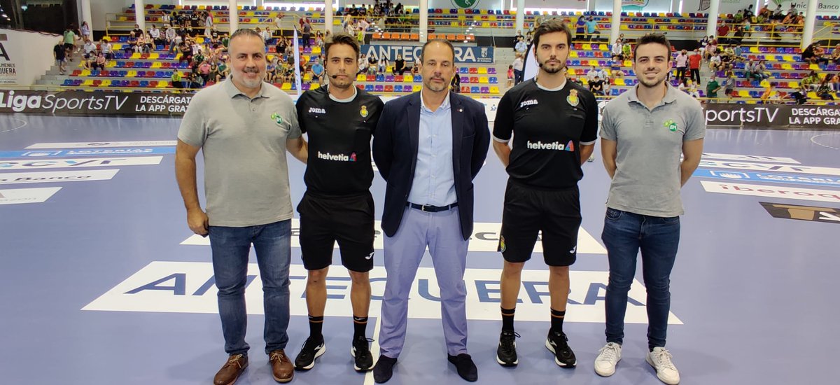 Jornada <a href="/ASOBAL/">ASOBAL</a> 
<a href="/BMDolmenesATQ/">BM. Conservas Alsur Antequera</a> <a href="/CDBidasoaIrun/">CD Bidasoa Irun</a> 
Árbitros:
Ernesto Ruiz - <a href="/alberto_3/">Alberto Macías</a> 
Anotador/cronometrador:
Guillermo Montes <a href="/DeividM94/">David Montes</a> 
Delegado de mesa:
<a href="/jotorrente21/">José Torrente</a> 
#Balonmano #ctamalaga