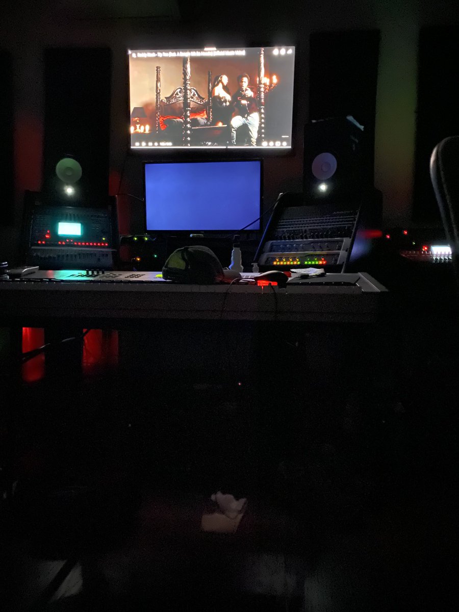 BromCognito's tweet photo. #Brom #Hiphop #LateNightSession https://t.co/m59GATuVpo