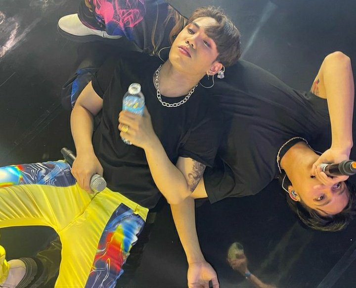 titacezzz's tweet photo. Basta im thankful with @SB19Official for making me happy inspite of the things im going through here
U lessen the pain char
Diba mga ka PINYAHAN hahaha

#SB19
#SB19Official 
#SB19_KEN
@keun16308352 https://t.co/RWPFDY6BbU
