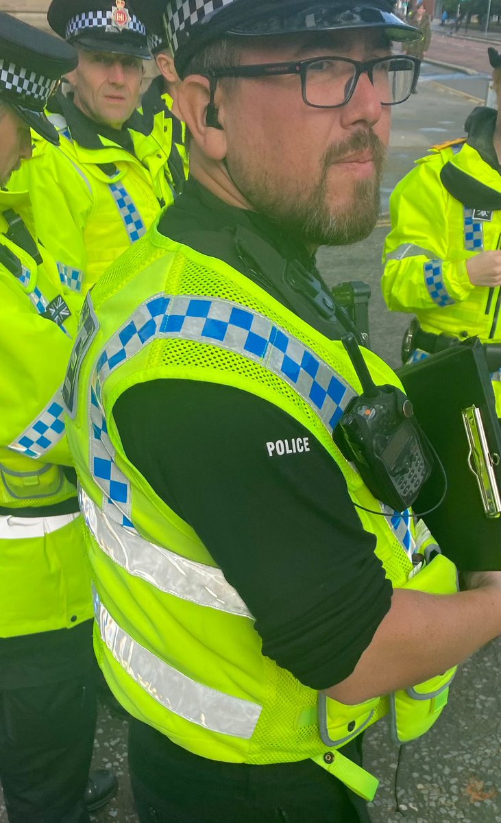 GBCMANCHESTER's tweet photo. Are these police officers in Manchester? Would you feel safe to ask? Legal observers monitoring police in Manchester are concerned after observing multiple police officers without collar numbers. @netpol #manchester #protest #legalobserver #nocomment #ToryConference https://t.co/omoOCbUgfe