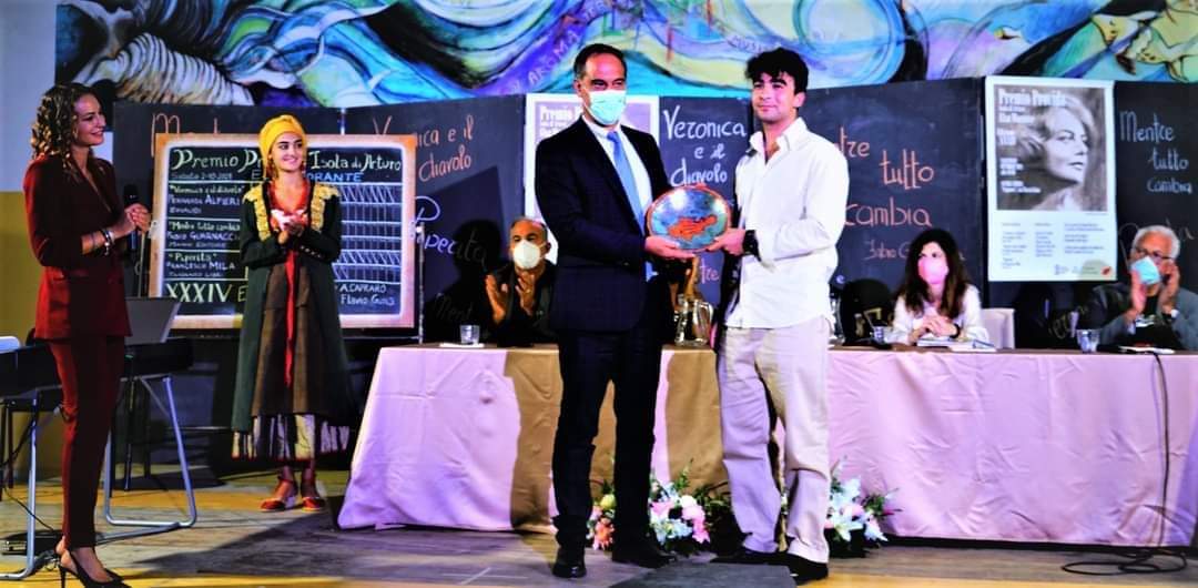 FandangoLibri's tweet image. Francesco Mila con #Piperita vince la XXXIV edizione del Premio Procida-Isola di Arturo-Elsa Morante! 

➡️ fandangolibri.it/prodotto/piper…