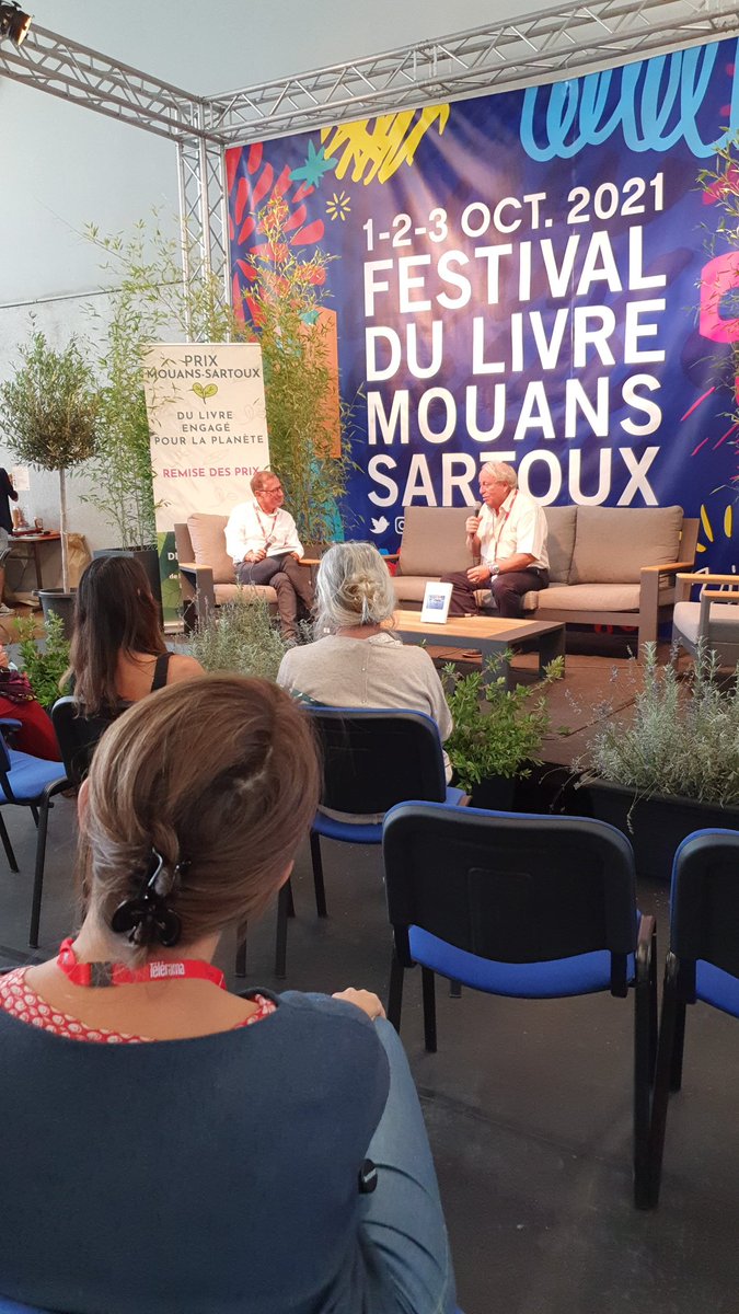 CNRS_COTEDAZUR's tweet photo. En direct au Café littéraire pour parler avec Pr. Alexandre Meinesz #ECOSEAS de biodiversité marine puis séance de dédicaces stand A028 @INEE_CNRS @Univ_CotedAzur https://t.co/c3kH1mIWMD