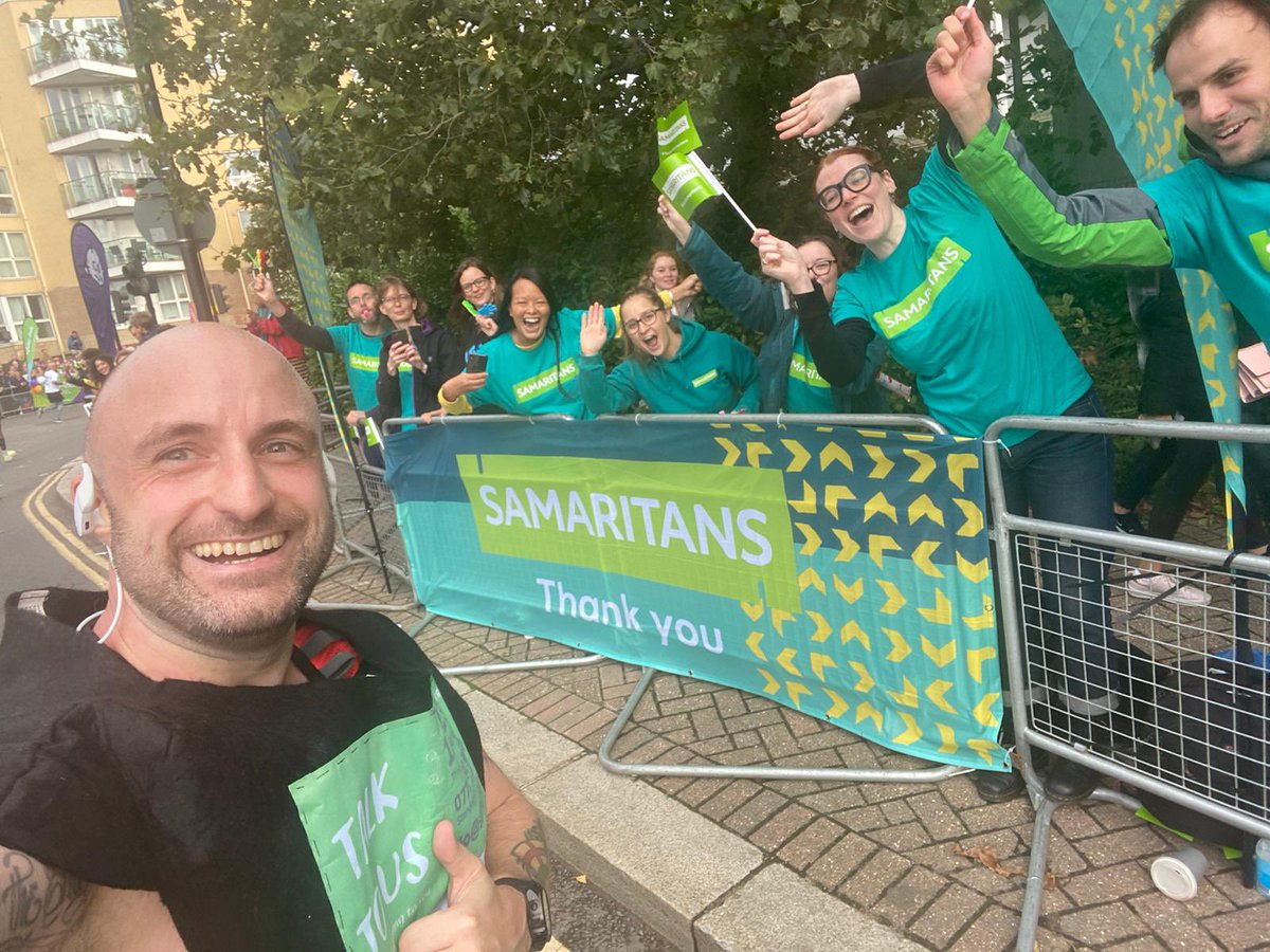 Fantastic #TeamSamaritans supporters 💚💚#londonmarathon2021 #LondonMarathon #TeamSamaritans <a href="/samaritans/">Samaritans</a>