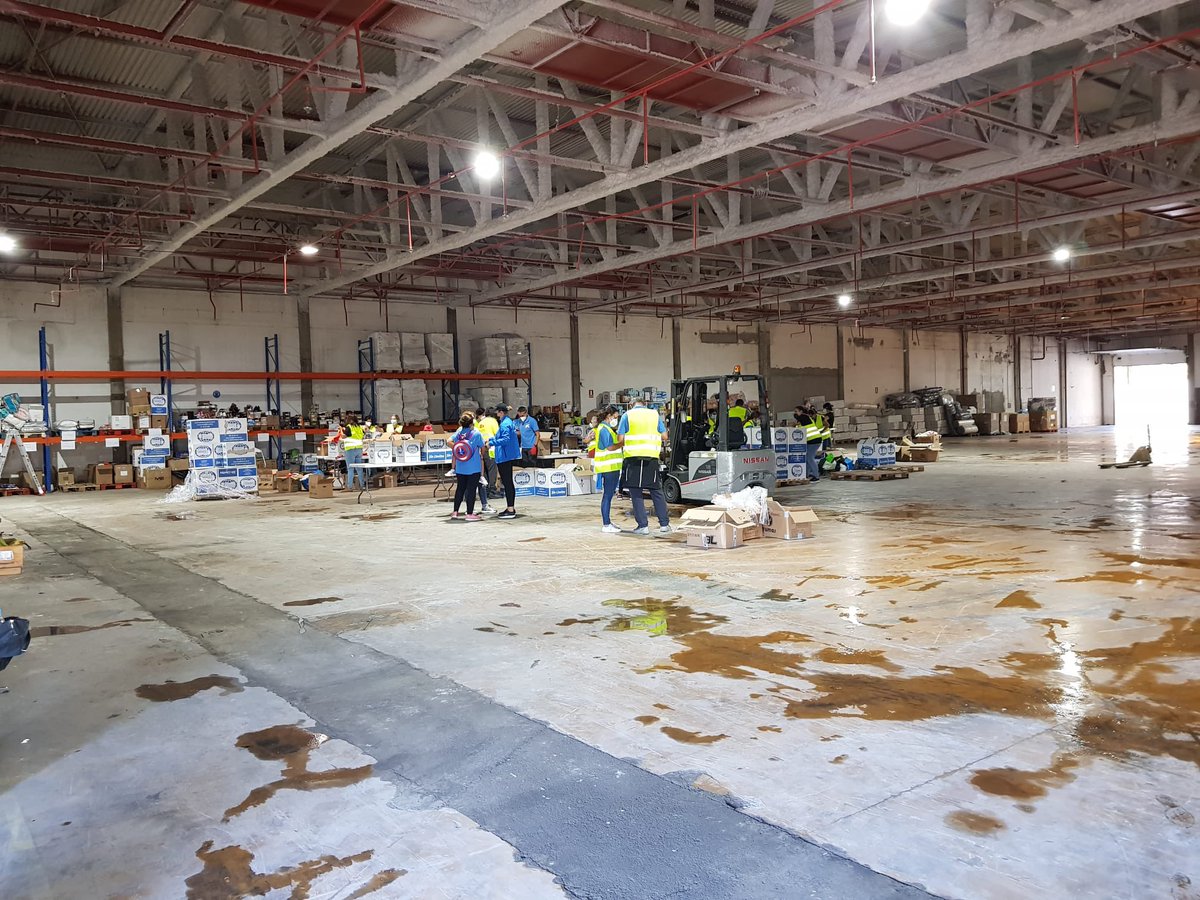Nuestrxs compañerxs de La Palma. Estaban esperando, en la retaguardia, a que les llamaran cuando fueran necesarixs y desde que se les necesito, ahí han estado, como siempre, sumando. #voluntariadocaixabank #caixabankconlapalma <a href="/caixabank/">CaixaBank</a> <a href="/fundlacaixa/">Fundación ”la Caixa”</a> 💙🇮🇨💙