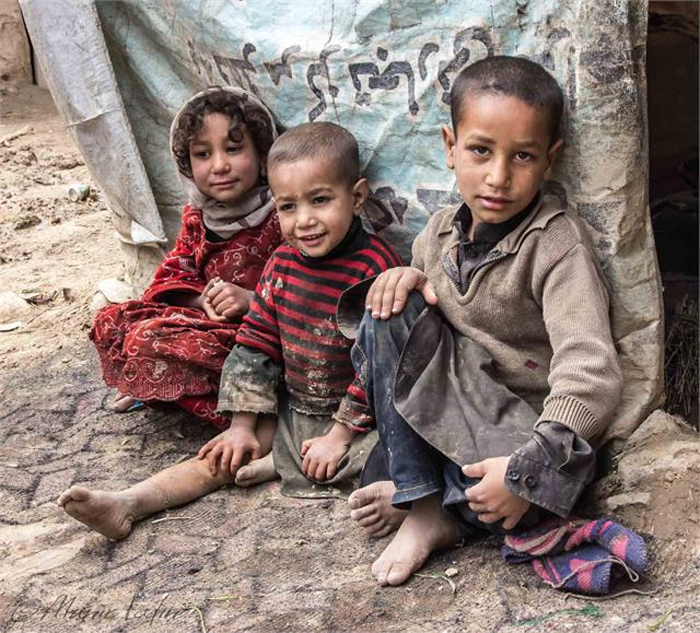 Голодные груднички. Афганские дети. Голодные дети Афганистана. Бедные дети в Афганистан. Детишки Афганистана.