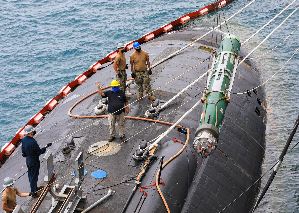 Recarga de #torpedos Mk-48 ADCAP desde el AS-39 USS Emory S. Land al #submarino SSN758 #USSAsheville de la #USNavy @REjercitos 
acortar.link/h2LPCP
acortar.link/rS1p5f
acortar.link/4aSxhP
