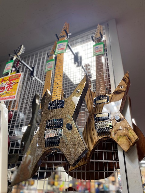 AikyokuOfficial's tweet image. 【アピタ長久手店】
Rockなギター、ございます。

『Killer KG-Exploder』
Prison Burner
digimart.net/cat01/shop5062…
Galaxy Black
digimart.net/cat01/shop5062…

ぜひ🤘
#killerguitars #Exploder