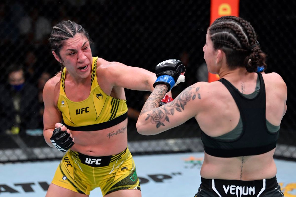 Bethe Correia, #UFCVegas38'de Karol Rosa'ya yenildikten sonra emekliye ayrıldığını açıkladı.