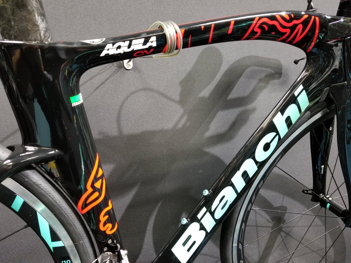 INA_Bianchi's tweet photo. 【TTバイク】
ビアンキ名古屋です。
カラーオーダーシステム”Tavolozza”を利用した特別なカラーのAQUILA CV。Ultegra完成車が店頭にございます。サイズXS、一台限りです!
#aquilaCV #bianchi #ysroad #ビアンキ名古屋 #ワイズロード名古屋 #TTバイク https://t.co/xZ2glSaljI