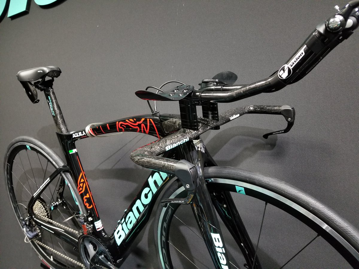 INA_Bianchi's tweet photo. 【TTバイク】
ビアンキ名古屋です。
カラーオーダーシステム”Tavolozza”を利用した特別なカラーのAQUILA CV。Ultegra完成車が店頭にございます。サイズXS、一台限りです!
#aquilaCV #bianchi #ysroad #ビアンキ名古屋 #ワイズロード名古屋 #TTバイク https://t.co/xZ2glSaljI