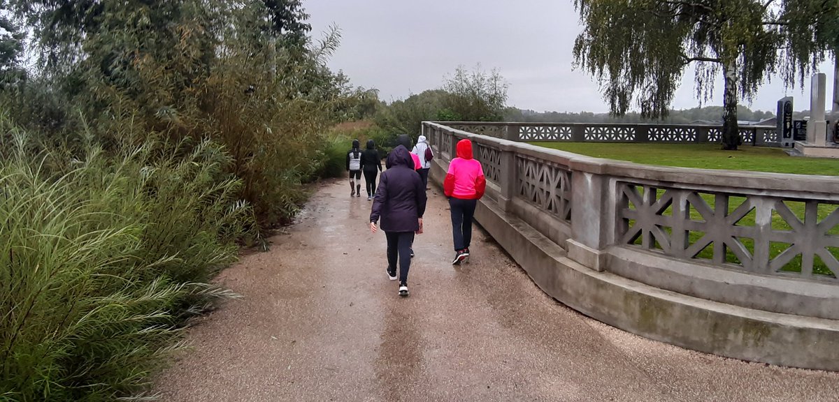 MichelMagniez's tweet photo. Pour #OctobreRose, l'association Diamant Rose organisait ce dimanche matin une course et deux marches à #SaintQuentin.
Bravo à tous les participants, qui ont bravé la pluie courageusement et avec le sourire ! https://t.co/4cJNHyZ1Z4