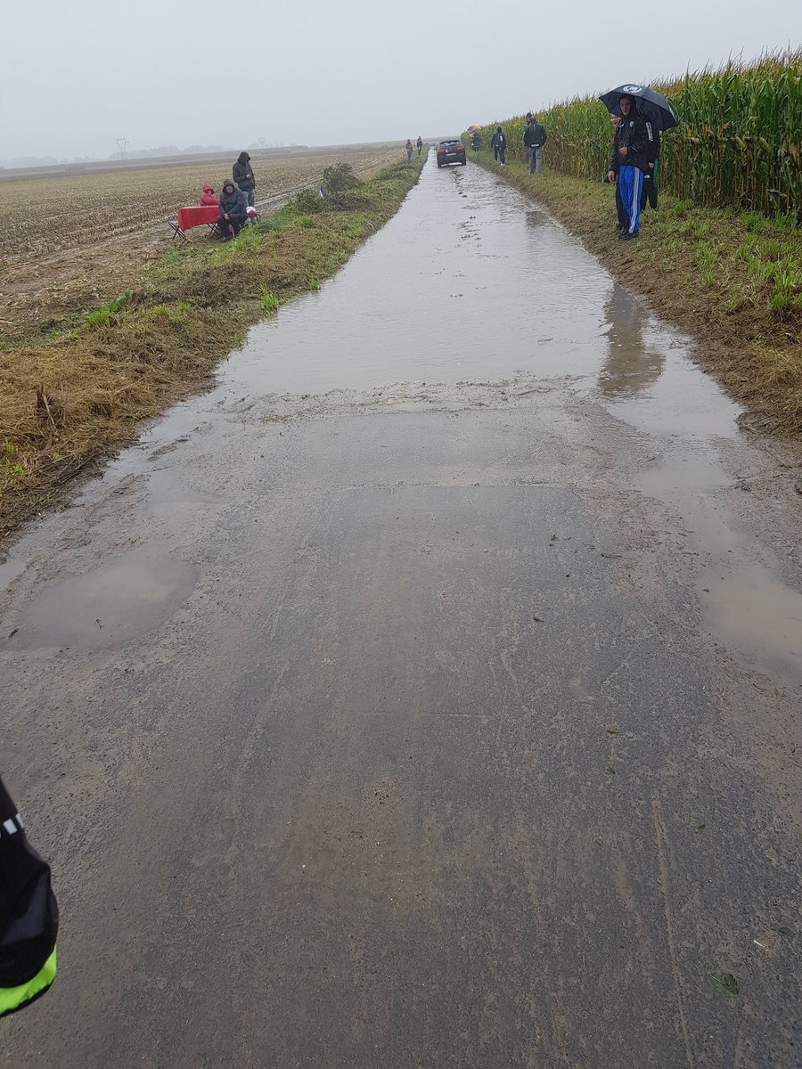 Section 20. Haveluy a Wallers. FUCK. #parisroubaix #cycling