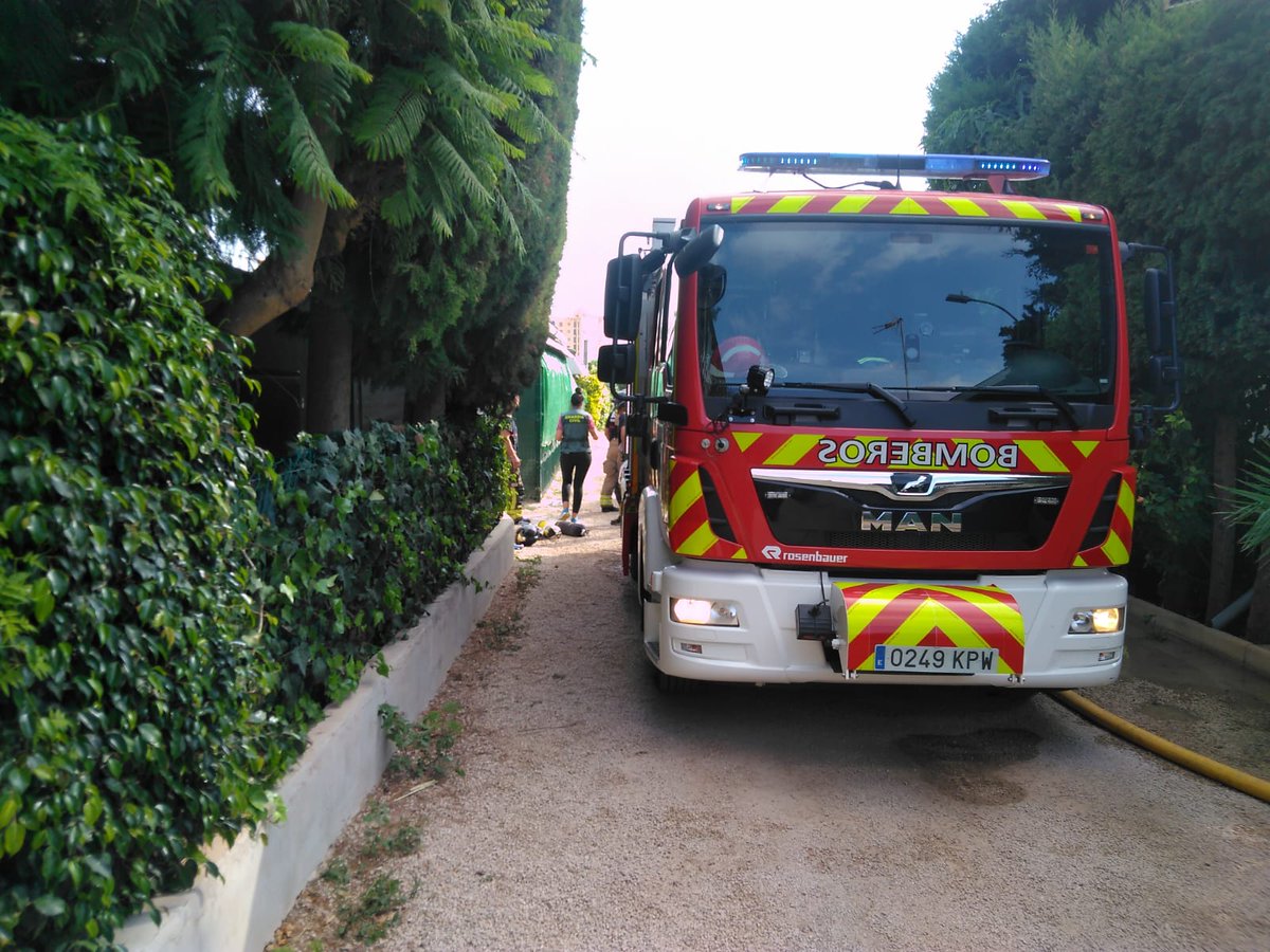 BomberosCEIS_RM's tweet photo. Declarado incendio en Camping Villas Caravannig, La Manga.

✅Trabajando un total de 10 efectivos: 3 del parque de La Manga, 7 del parque de los Alcazares
✅1 vehículo nodriza 
✅1 vehículo con botellas de aire https://t.co/VEp2tzbteX