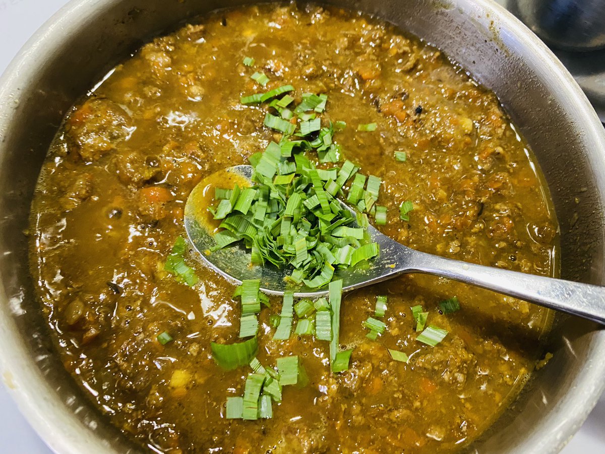 タカシ 料理人 Organic ちなみにレモングラスは鉢植えで育てた方が圧倒的コスパ良いです 水さえやっておけばまず枯れ ない 冬は枯れ枯れになるけど 暖かくなるとまた復活し 成長も早い