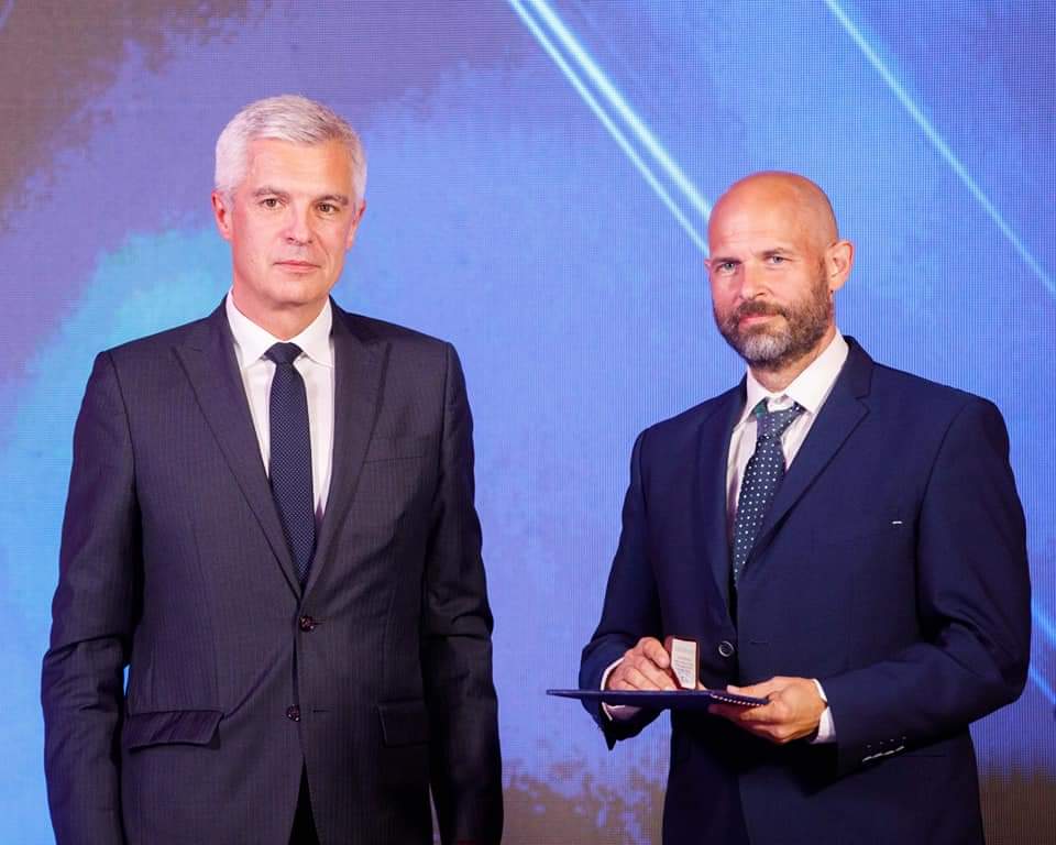 slovakexporters's tweet photo. Two of our members @heliodorm from @SEAKenergetics and Ján Brkal from Chirana Medical received a medal from @IvanKorcok during this year's #ExportForum. Thanks go also to @IBrockova and @SulikRichard and the team of @SlovakiaMFA https://t.co/7SVuueY8kH