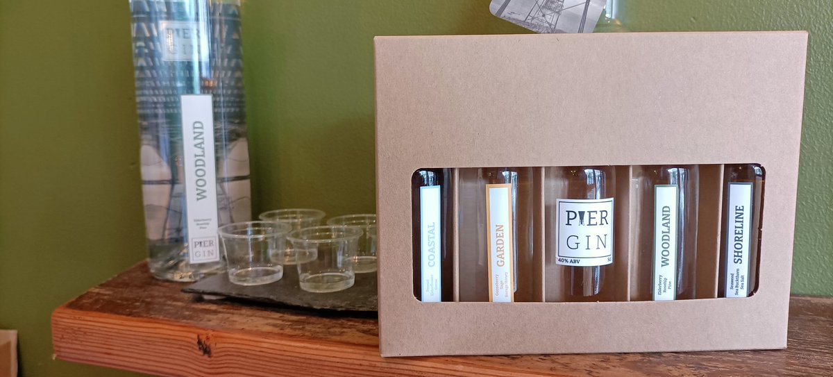 Our mini gift packs are ready for pre-order on our website, released in November, just in time for #christmas.

£35, with £2.50 going to Light Up The Parks (see bio for link). 

#PierGin #Local #Gin #Clevedon #NorthSomerset #Somerset #discoverclevedon #facesofclevedon