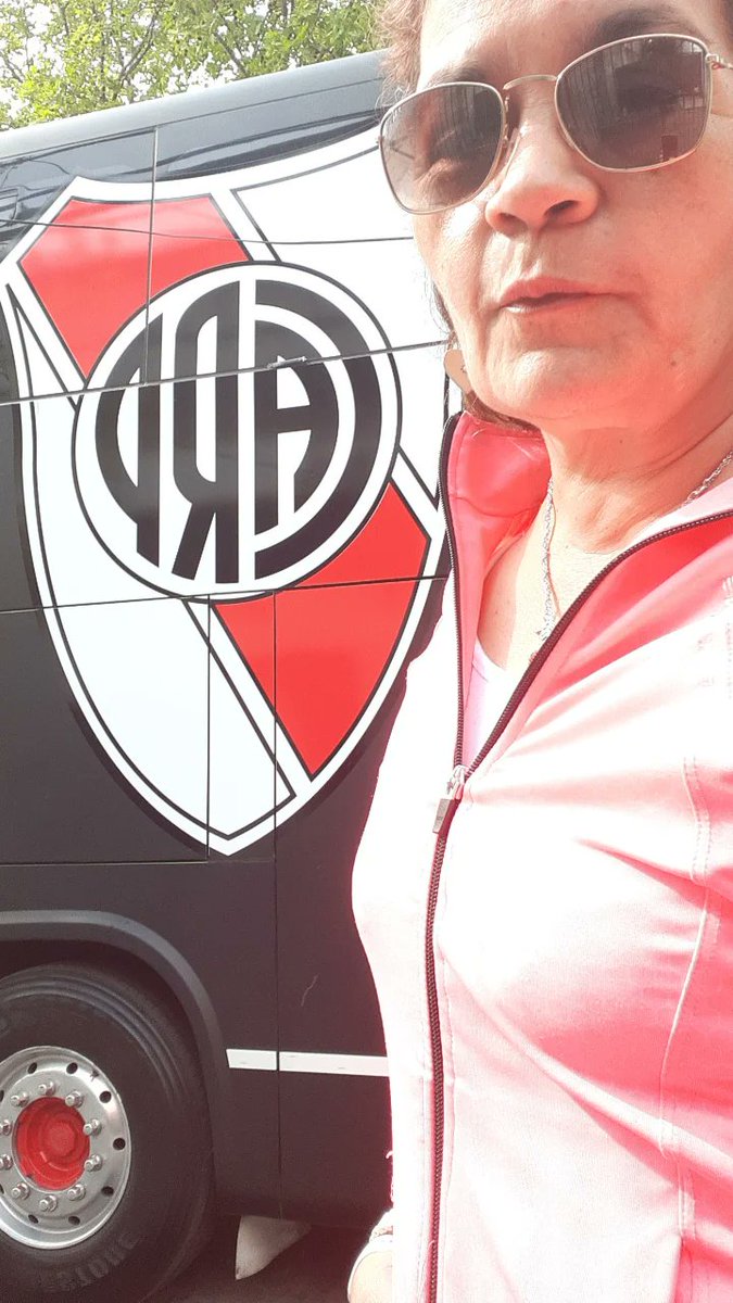 28chayanne's tweet photo. @VivoElDomingo HOLA GENTE LINDA DE #VIVOELDOMINGO Y #VIVOELSUPERCLASICO #YOSOYDERIVER #RIVERPLATE #SUPERCLASICO #Riverboca #entodoestare #CHAYANNE #CHAYANNERA #OCTUBRE2021 https://t.co/03MRiADSue